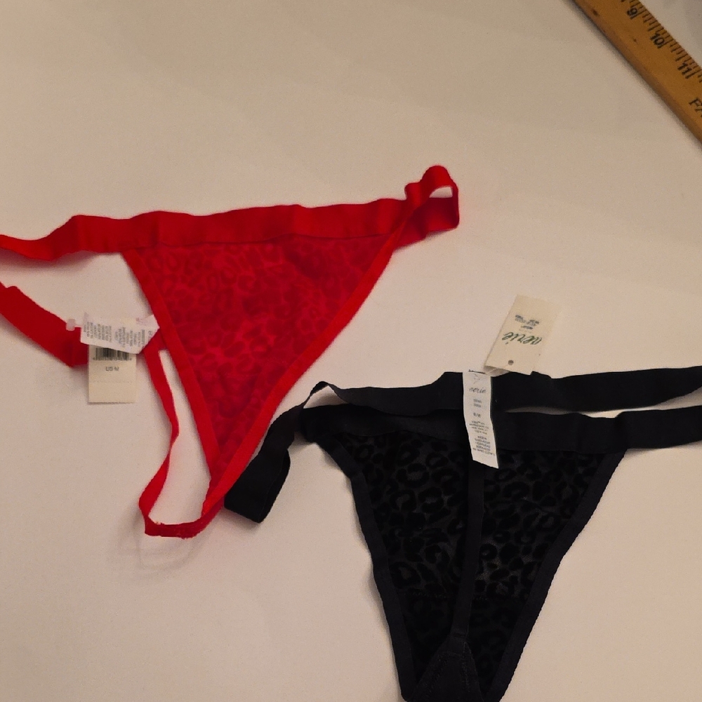 Red and Black Leopard Print Aerie Thongs New With Tags
